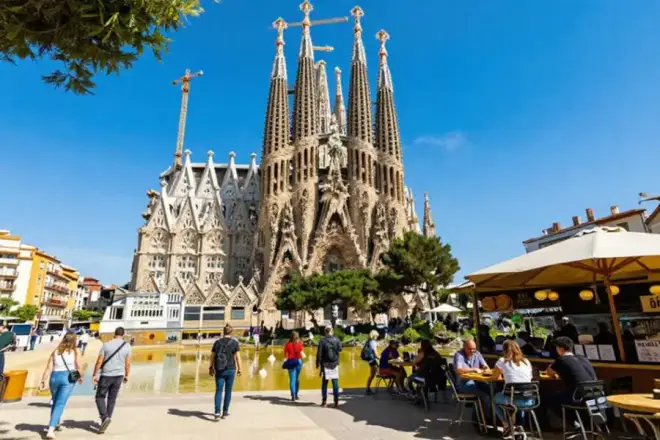 Доходы от туризма в Испании побили рекорд в 2025 году