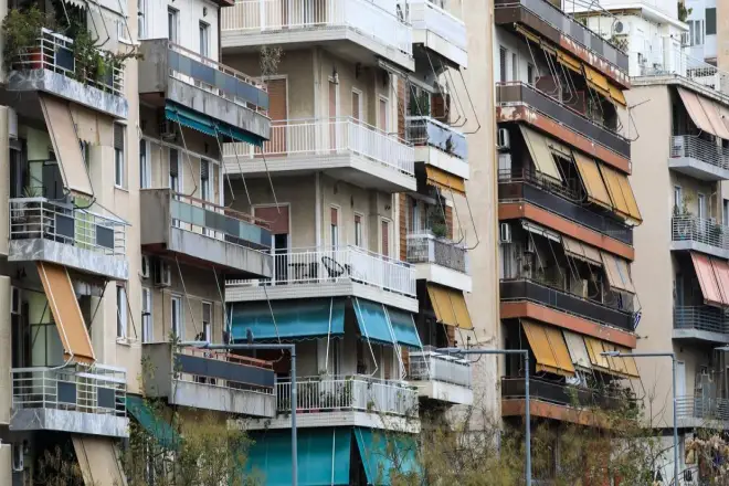 Греция покупает старое жильё