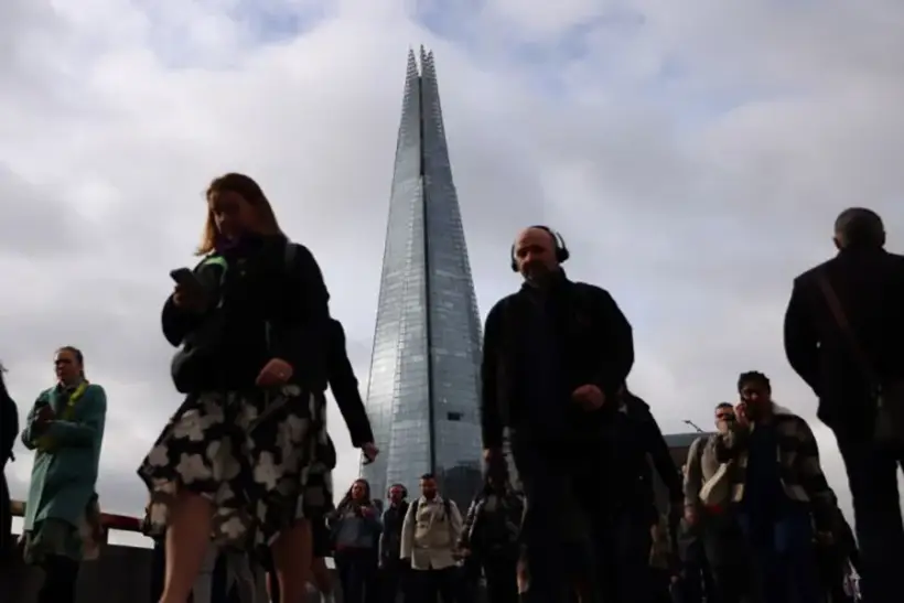 Бизнес в Великобритании сокращает вакансии и зарплаты из-за войны с Ираном