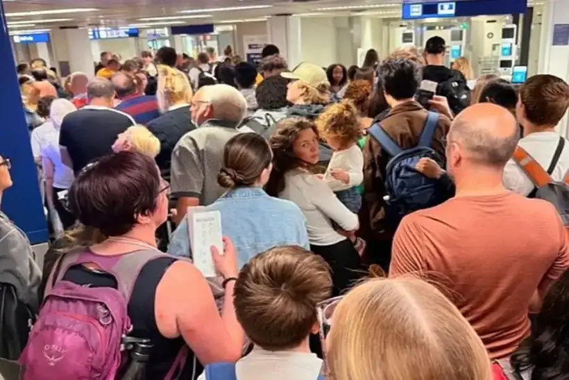 Новые правила въезда вызвали хаос в аэропортах Европы и задержки рейсов