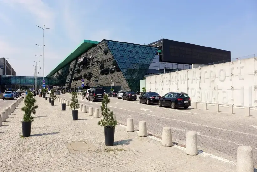 Polish Tourists Move Abroad