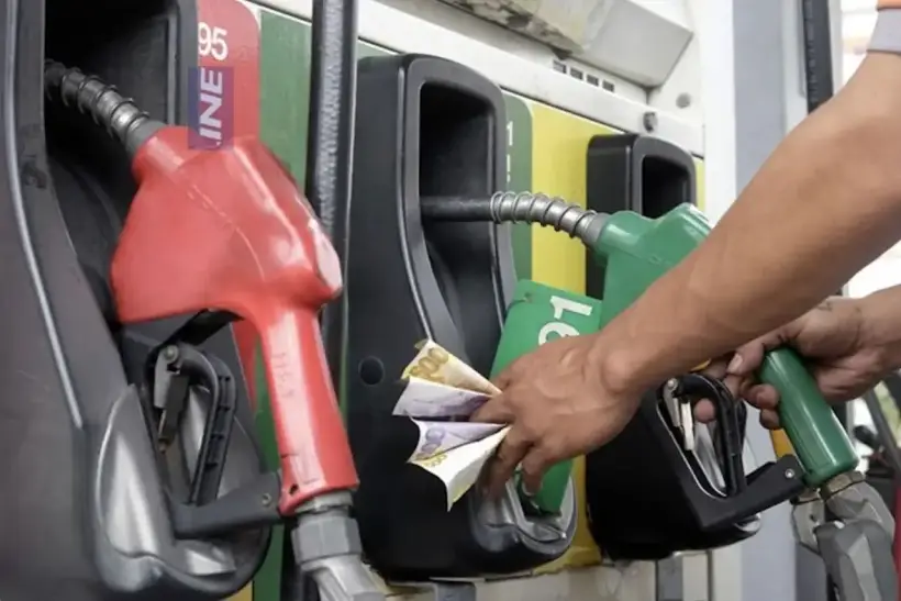 Oil Drives Philippine Peso Back to Record Low